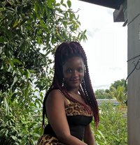 Suzy - escort in Colombo Photo 1 of 3