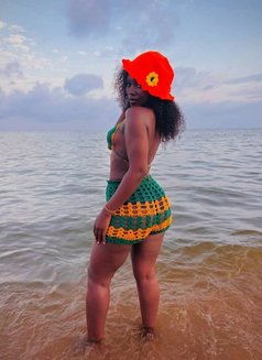 Suzy - escort in Colombo Photo 2 of 3