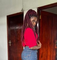 Suzy - escort in Colombo Photo 1 of 5