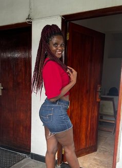 Suzy - puta in Colombo Photo 4 of 4