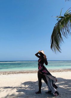 Suzy - puta in Colombo Photo 5 of 5