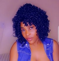 Suzzy - escort in Al Juffair