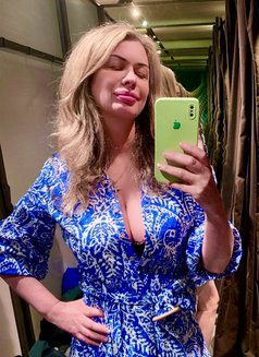 Svetlana NEW Bombshell - puta in London Photo 7 of 7