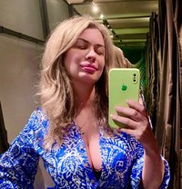 Svetlana NEW Bombshell - Masajista in London