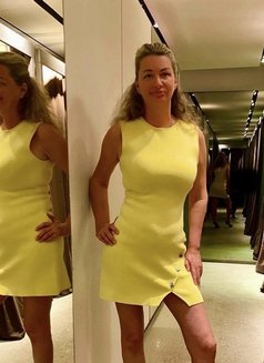 Svetlana NEW Bombshell - puta in London Photo 10 of 10
