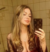 Svetlana NEW Bombshell - puta in London