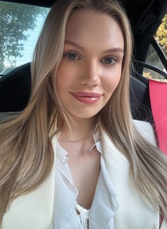 Katrin - puta in Jeddah Photo 2 of 10