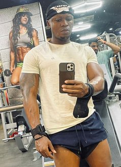 Swagz - Acompañantes masculino in Dubai Photo 1 of 7
