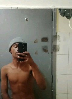 Swaleh - Male escort in Nairobi Photo 4 of 5