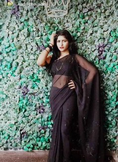 Swathi Reddy Film Actrees South India - puta in Dubai Photo 6 of 11