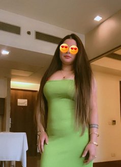 Swati - puta in Dubai Photo 2 of 10
