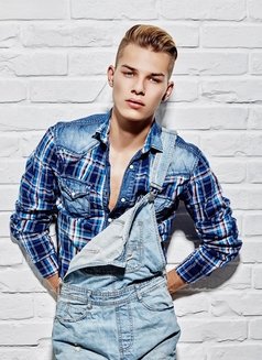 Sweet Chris - Male escort in Paris Photo 1 of 5