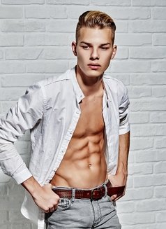 Sweet Chris - Male escort in Paris Photo 2 of 5