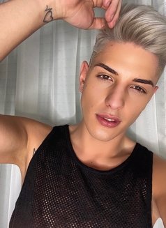 Sweet Dennis - Acompañantes masculino in Dubai Photo 1 of 14