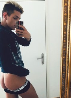 Sweet Dennis - Acompañantes masculino in Dubai Photo 3 of 14