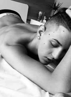 Sweet Dennis - Acompañantes masculino in Dubai Photo 8 of 14