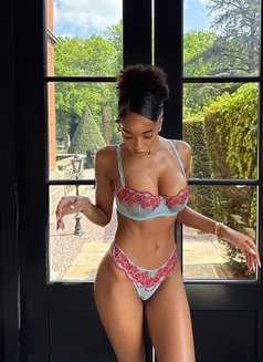 Sweet Diva Anal - puta in Bali Photo 1 of 6
