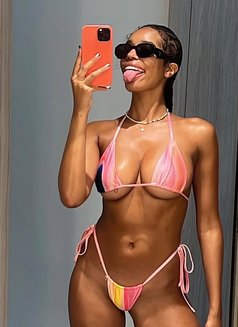 Sweet Diva Anal - puta in Bali Photo 4 of 6
