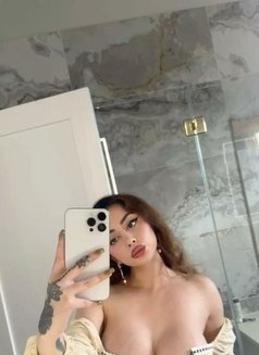 Sweet Emily Deep Throat - puta in Phuket Photo 1 of 3