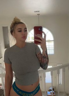 Sweet - escort in Kuwait Photo 1 of 4