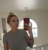 Sweet - escort in Sharjah