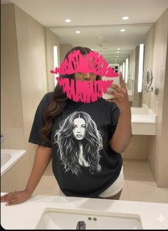 Sweet in the Middle - puta in Abuja Photo 3 of 3