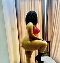 Sweet Peaches - adult performer in Cairo