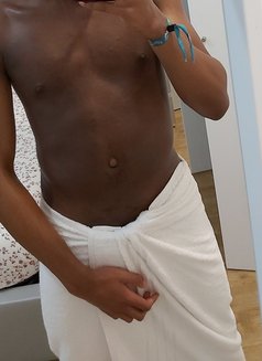 Sweet Young Black,Let's Have Good Moment - Male escort in Lisbon Photo 2 of 3
