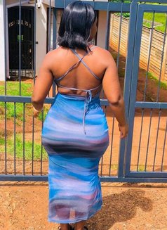 Glad - escort in Guangzhou Photo 1 of 4