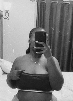 Sweetcheeks - puta in Nairobi Photo 1 of 3