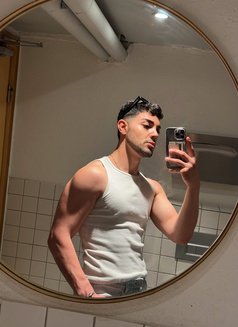 sweetevil - Male escort in İstanbul Photo 17 of 18