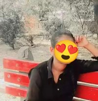I am independent sweeti girl - puta in New Delhi