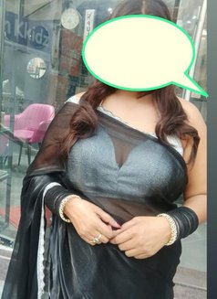 sweety Independent bhabhi - adult performer in New Delhi Photo 14 of 16