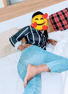 Sweety - escort in New Delhi Photo 2 of 4