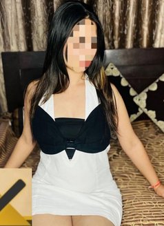 Sweety - escort in Bangalore Photo 1 of 4