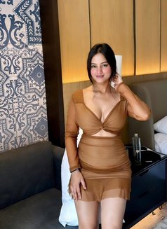 Sweety - escort in Singapore Photo 2 of 3