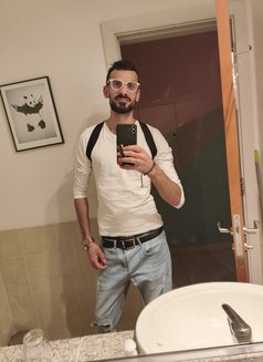 Sy Well Hung - Acompañantes masculino in Dubai Photo 14 of 14