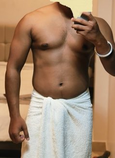 Syan - Male escort in Kolkata Photo 2 of 3