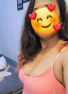Syini 3some Cupol Massge Group Sex - Dominadora in Dubai Photo 16 of 16
