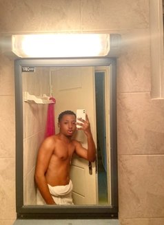 Sylvain - Male escort in Abidjan Photo 3 of 3