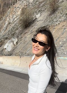 Sylvia - puta in Dubai Photo 4 of 8