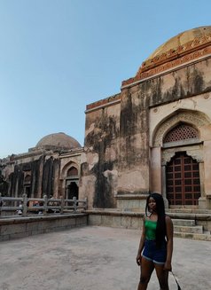 Sylvia - escort in New Delhi Photo 5 of 6