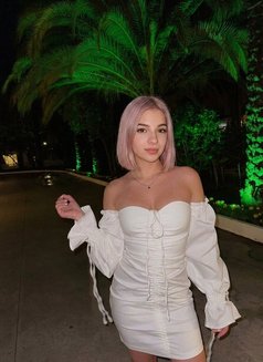 Sylvia - puta in Dubai Photo 1 of 5
