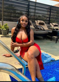 favour, Aziba out call and in call - escort in Muscat Photo 1 of 5