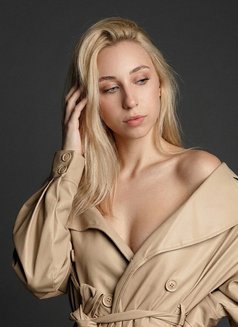 Sylvia - escort in Dubai Photo 5 of 6