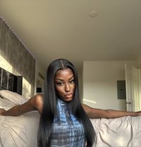 Symone XXL - Transsexual escort in Berlin
