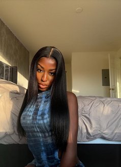 Symone XXL - Transsexual escort in Dubai Photo 3 of 11