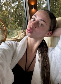 Synn - escort in Dubai Photo 8 of 9