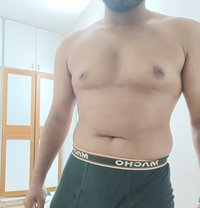 T Adarsh - Acompañantes masculino in Pune
