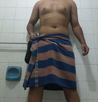 T Adarsh - Acompañantes masculino in Pune